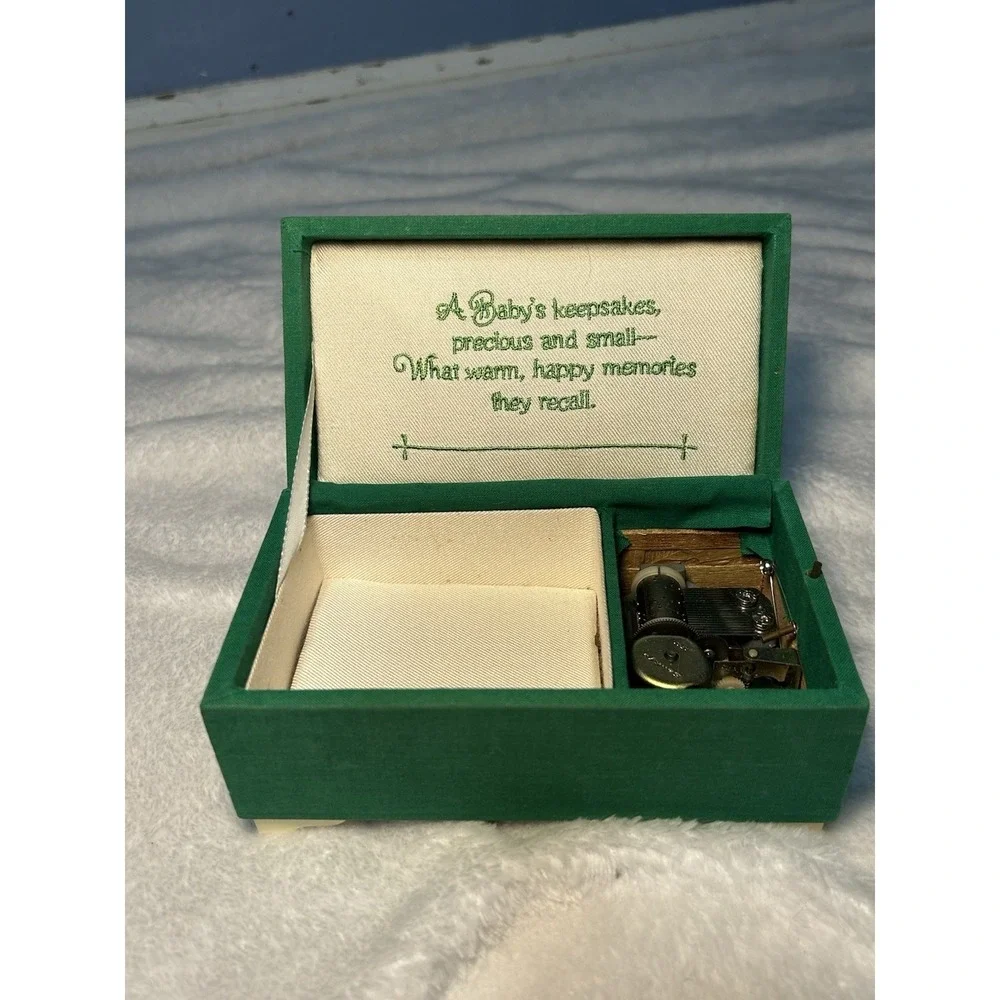 Vintage Sankyo Musical Jewelry Box Babys Treasures‎ Embroidered Teddy Bear Green